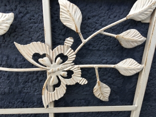 Butterfly window model, metal old-white-rust